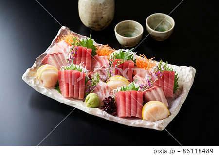 刺身4種盛り合わせ(メバチ鮪、鰤、鯛、帆立) 刺身4種盛り合わせ(メバチ鮪、鰤、鯛、帆立) 86118489