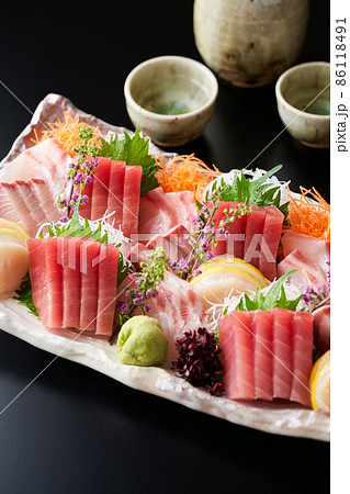 刺身4種盛り合わせ(メバチ鮪、鰤、鯛、帆立) 刺身4種盛り合わせ(メバチ鮪、鰤、鯛、帆立) 86118491