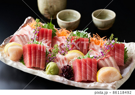 刺身4種盛り合わせ(メバチ鮪、鰤、鯛、帆立) 刺身4種盛り合わせ(メバチ鮪、鰤、鯛、帆立) 86118492