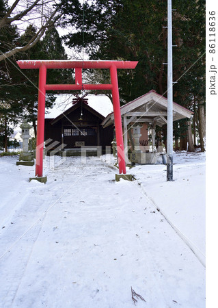 冬の北海道森町で鳥崎稲荷神社の雪景色を撮影 冬の北海道森町で鳥崎稲荷神社の雪景色を撮影 86118636