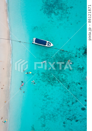 Coral island, koh He, beach and boats in Phuket province, Thailand 86121871