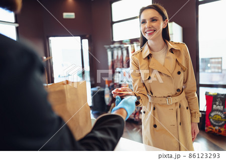 Young woman paying credit card for purchases in grocery store. 86123293
