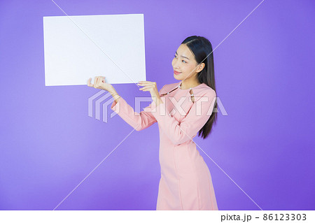 Portrait beautiful young asian woman with empty white billboard 86123303