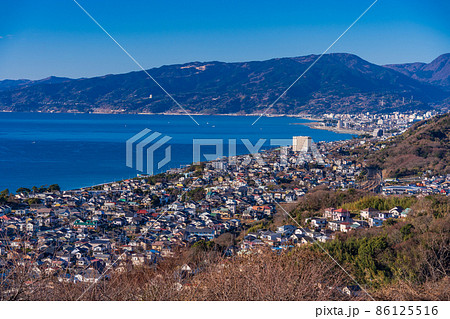 (神奈川県)二宮町・吾妻山公園 菜の花畑越しに、小田原方面の景色 (神奈川県)二宮町・吾妻山公園 菜の花畑越しに、小田原方面の景色 86125516