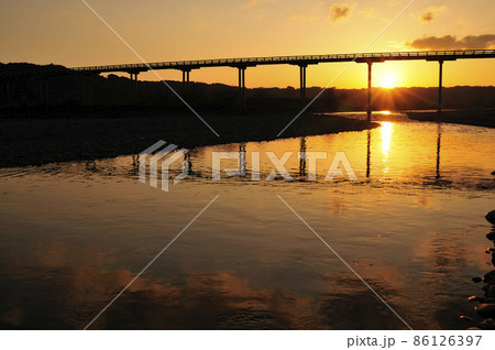 世界一長い木造歩道橋_蓬莱橋 86126397