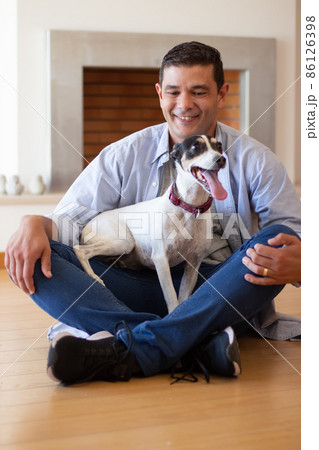 Smiling man and playful little dog 86126398
