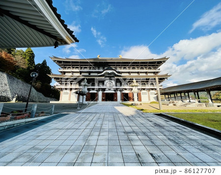 青空と長楽寺の大仏殿 86127707
