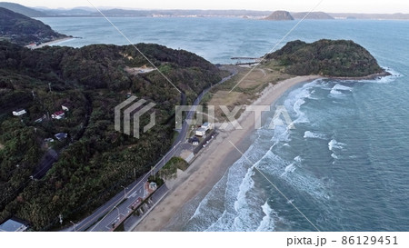 唐津湾を望む姉子の浜とパーキングエリア 86129451