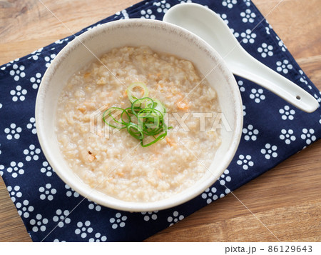 鮭の入ったオートミール雑炊 鮭の入ったオートミール雑炊 86129643