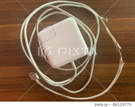 ボロボロのMac充電器 ボロボロのMac充電器 86129774