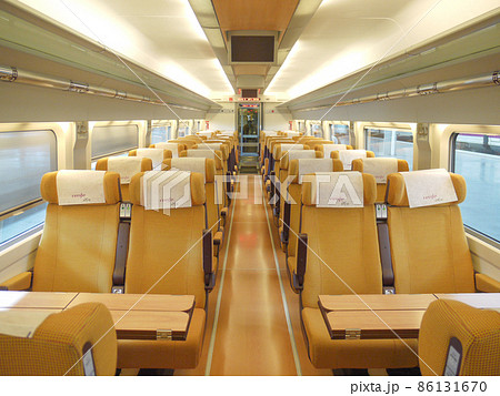 スペイン新幹線AVEの普通車座席 スペイン新幹線AVEの普通車座席 86131670