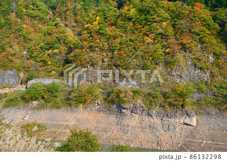 桑島化石壁　国指定天然記念物　白山市白峰 86132298