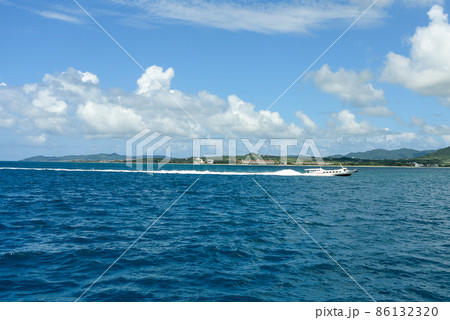 船から眺める美しい海の風景 船から眺める美しい海の風景 86132320