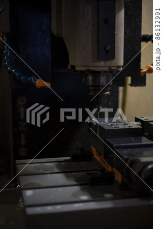 マシニングセンターでタッピング加工 86132991