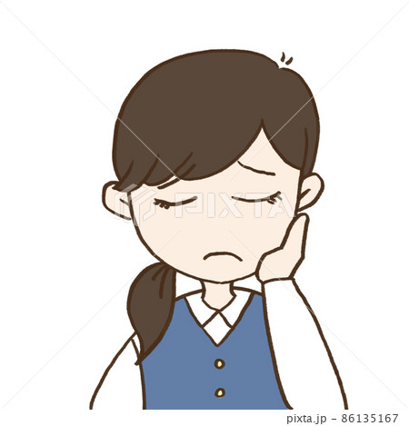 困っている会社員の女性 86135167