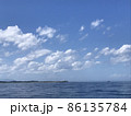 穏やかな海と晴天 86135784