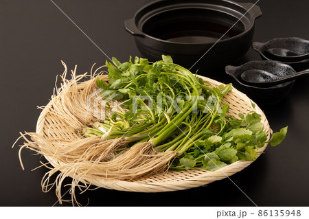 《宮城県》仙台せり鍋　(秋田県湯沢市産三関セリ) 86135948