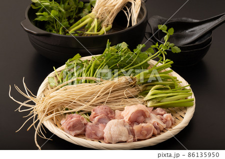 《宮城県》仙台せり鍋　(秋田県湯沢市産三関セリ) 86135950