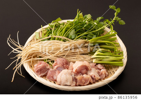 《宮城県》仙台せり鍋　(秋田県湯沢市産三関セリ) 86135956