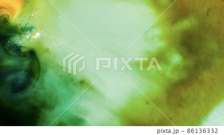 柔らかく色の混ざり合う水彩抽象背景画像 86136332