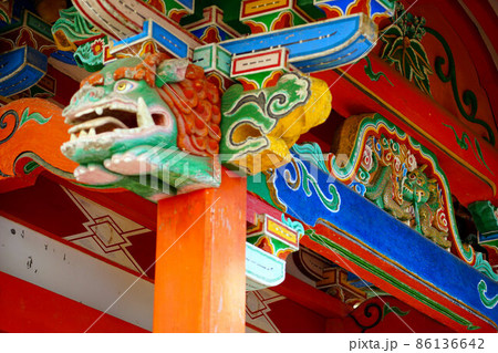 西身延・妙本寺　国指定重要文化財蕃神堂の龍の蟇股と阿形の龍の木鼻1　岡山県加賀郡吉備中央町 86136642