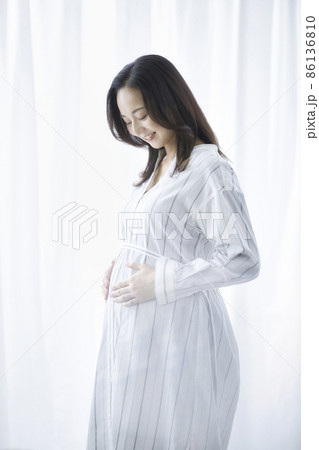 妊婦　マタニティ　幸せ　　 86136810