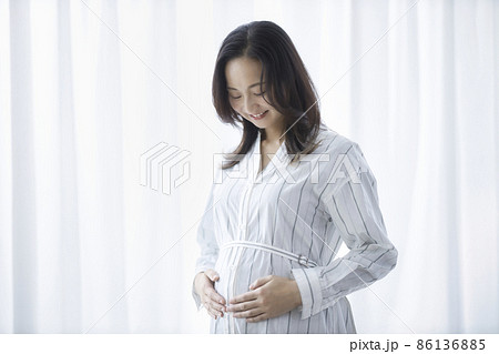妊婦　マタニティ　幸せ　　 86136885