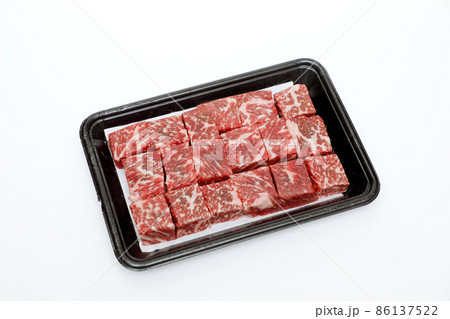 パックに入ったサイコロステーキ 86137522