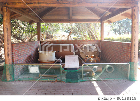 大久野島「陶磁器製毒ガス製造器具展示場」 86138119