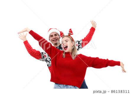Couple in Christmas clothes isolated on white background 86138311