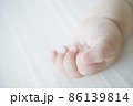 赤ちゃんの手 86139814