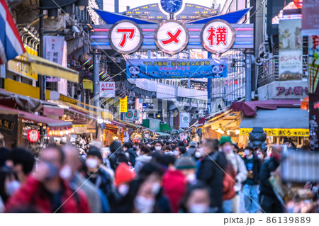 日本の東京都市景観 初5万人超全国…東京1万人超4日連続過去最多…アメ横には多くの人出=22日 日本の東京都市景観 初5万人超全国…東京1万人超4日連続過去最多…アメ横には多くの人出=22日 86139889