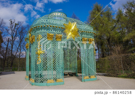 ポツダムのサンスーシ宮殿脇に立つパビリオン 86140258
