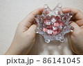 王冠のガラスにピンク色をいれて　右側に 86141045