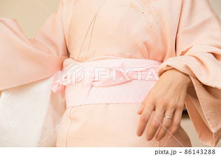 着物着付け作業 着物着付け作業 86143288