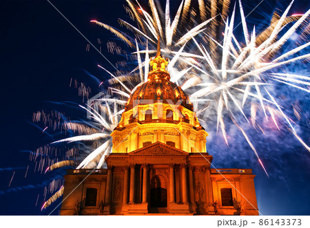 Celebratory colorful fireworks over the Les Invalides (The National Residence of the Invalids) at night. Paris, France Celebratory colorful fireworks over the Les Invalides (The National Residence of the Invalids) at night. Paris, France 86143373