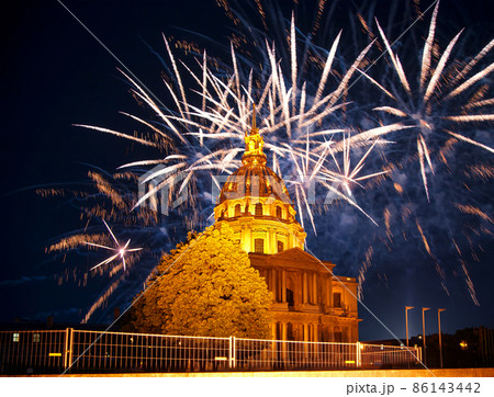 Celebratory colorful fireworks over the Les Invalides (The National Residence of the Invalids) at night. Paris, France Celebratory colorful fireworks over the Les Invalides (The National Residence of the Invalids) at night. Paris, France 86143442