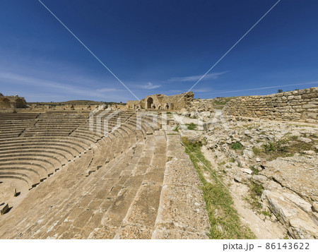 チュニジア ドゥッガ遺跡 古代劇場 / Roman Ruins of Dougga, Tunisia 86143622