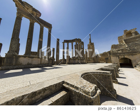 チュニジア ドゥッガ遺跡 古代劇場 / Roman Ruins of Dougga, Tunisia 86143625