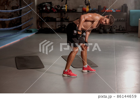 Young man doing sports arm exercise in the gym 86144659
