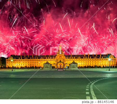 Celebratory colorful fireworks over the Les Invalides (The National Residence of the Invalids) at night. Paris, France Celebratory colorful fireworks over the Les Invalides (The National Residence of the Invalids) at night. Paris, France 86145146