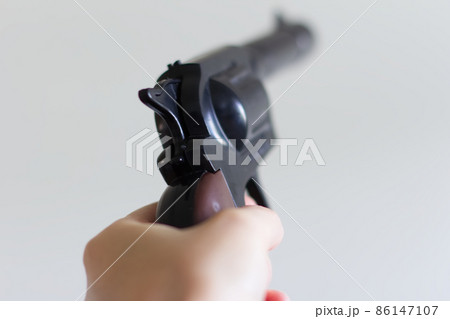 銃をにぎった手 銃をにぎった手 86147107