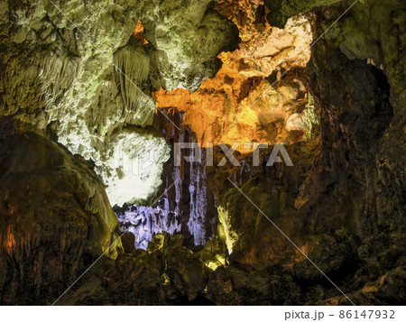 ベトナム ハロン湾 ダウゴー島 【ダウゴー洞窟】 Dau Go Cave, Vietnam ベトナム ハロン湾 ダウゴー島 【ダウゴー洞窟】 Dau Go Cave, Vietnam 86147932