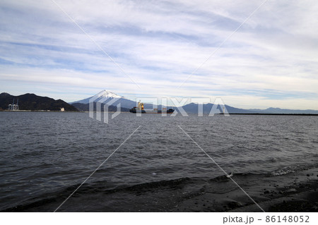 富士山、愛鷹山とコンテナ船 富士山、愛鷹山とコンテナ船 86148052