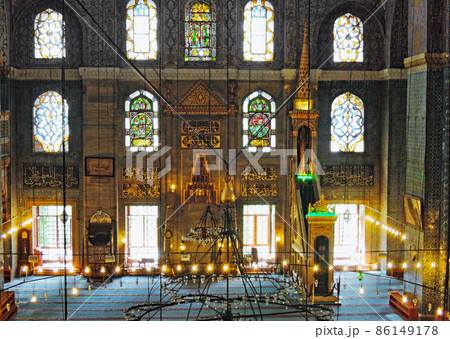 トルコ　イスタンブール　イエニ･ジヤーミイ　礼拝堂のミフラーブとミンバル 86149178