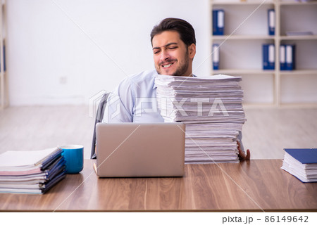 Young businessman employee unhappy with excessive work in the office 86149642