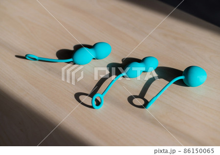 Set of blue vaginal latex balls. Fitness equipment for women's health. Sexual toys for intimate muscles. Kegel simulator for the muscles of the pelvic floor. Set of blue vaginal latex balls. Fitness equipment for women's health. Sexual toys for intimate muscles. Kegel simulator for the muscles of the pelvic floor. 86150065