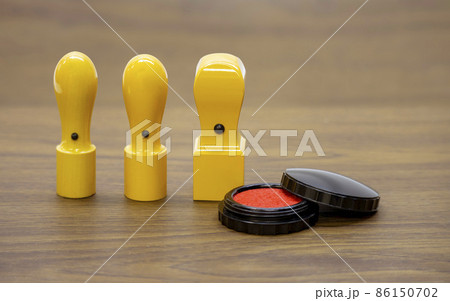 木製の起業印鑑セットと朱肉の画像 木製の起業印鑑セットと朱肉の画像 86150702