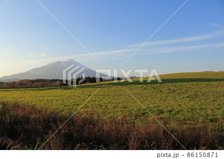 東側から望む岩手山（南部富士） 86150871