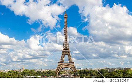 Panoramic view of Eiffel Tower in Paris Panoramic view of Eiffel Tower in Paris 86151247